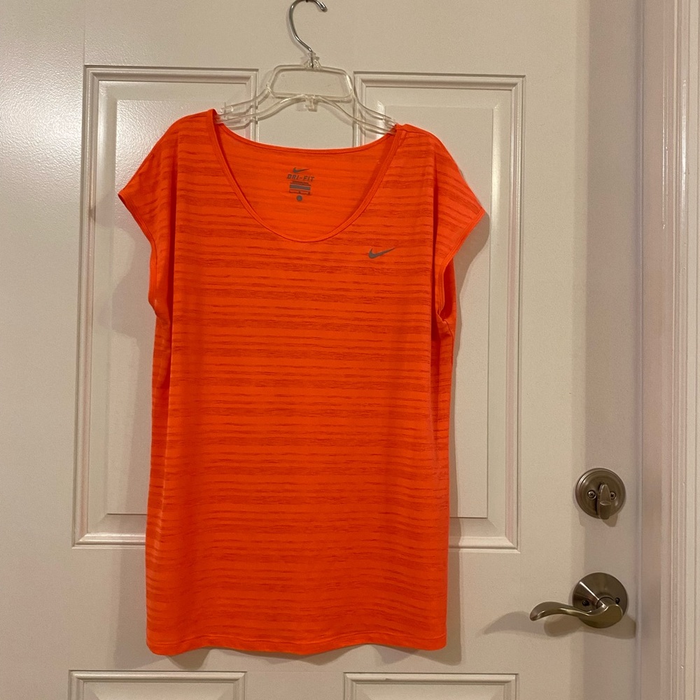Nike Dri-Fit Top. Size Large